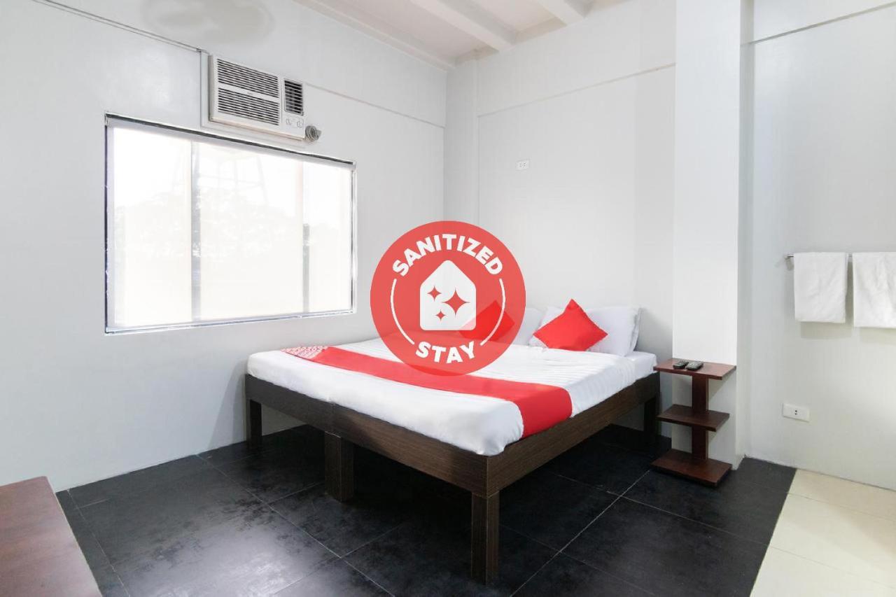 Oyo 136 Regal Residences Quezon City Exterior photo